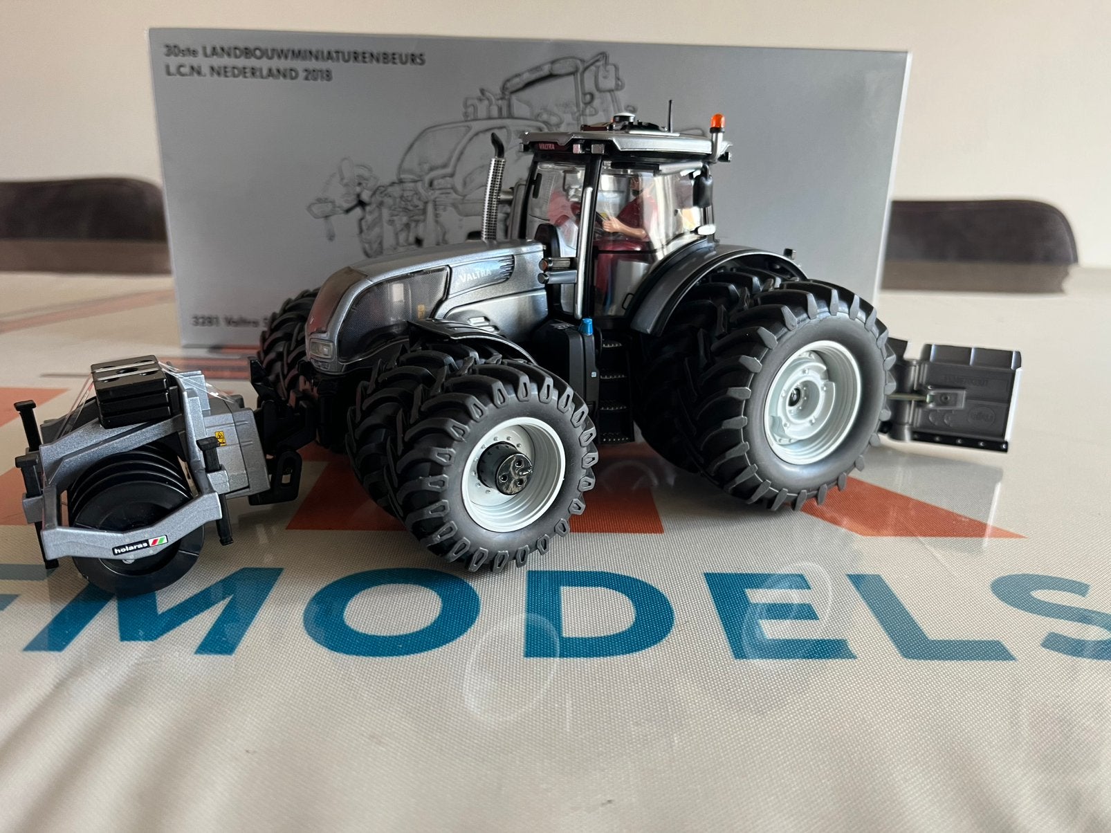 Valtra S 352 trekker LCN Beurs model Siku 3281 2018 Holaras, Ophalen of Verzenden, Nieuw, Tractor of Landbouw, SIKU