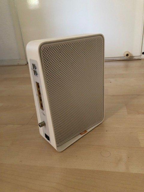 Modem met adapter en stekkerblok, Audio, Tv en Foto, Ophalen, Gebruikt, Minder dan 2 meter, Overige kabels