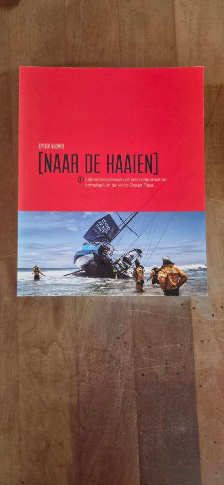 Peter Klomp - Naar de haaien, Boeken, Peter Klomp, Ophalen of Verzenden, Zo goed als nieuw, Natuurwetenschap