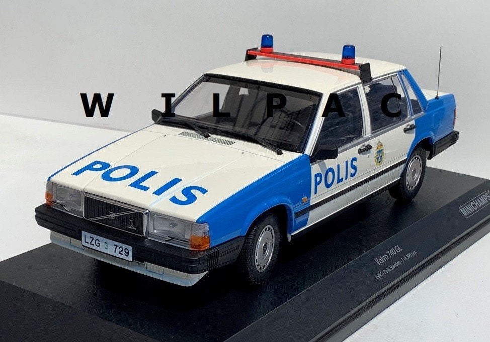 Volvo 740 GL 1:18. Zweedse politie. Polis Minichamps nieuw., Hobby en Vrije tijd, Ophalen of Verzenden, Nieuw, Auto, MiniChamps