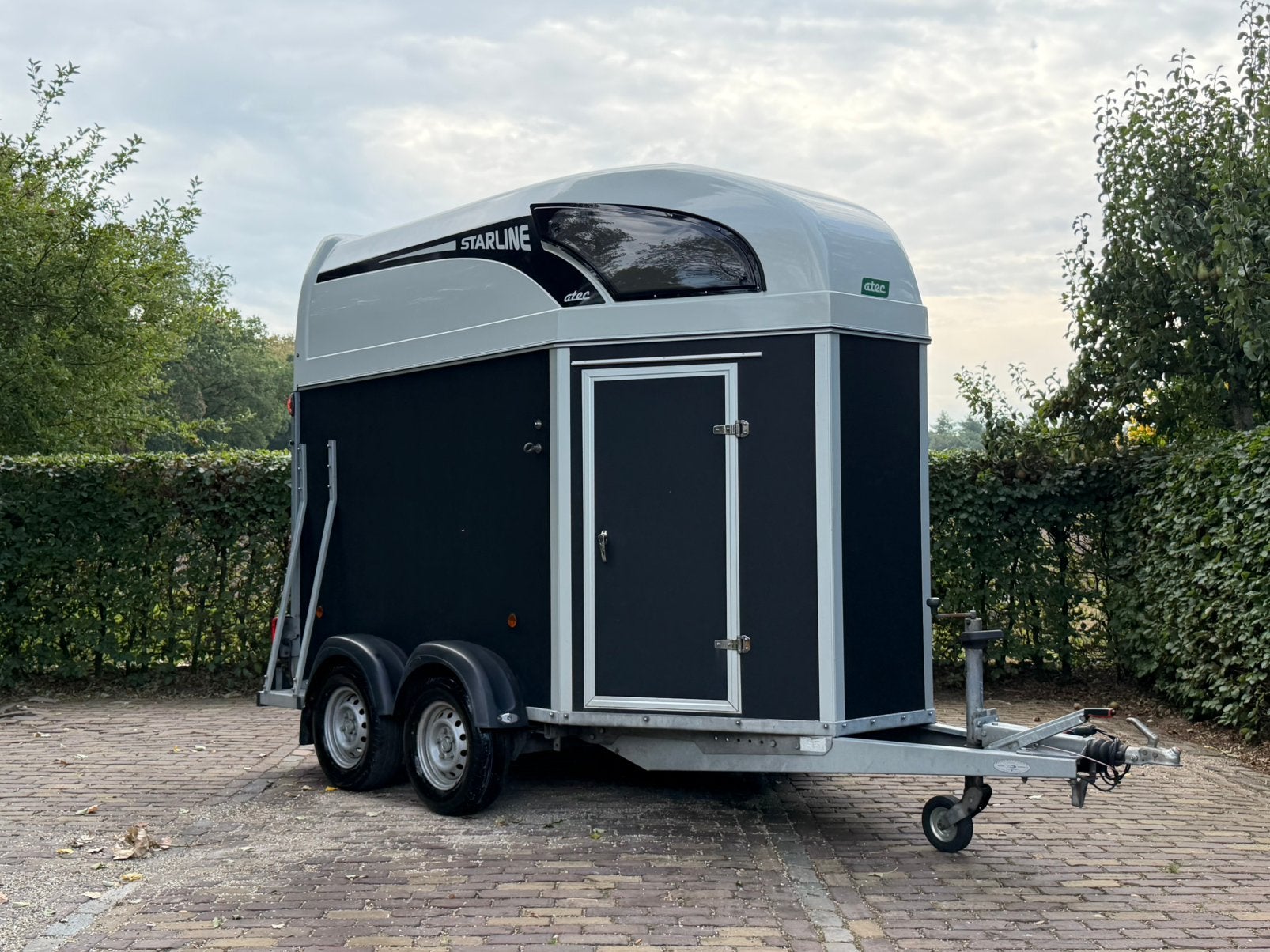 Prachtig mooie 2 paards atec, Dieren en Toebehoren, Ophalen, Aluminium, Zo goed als nieuw, 2-paards trailer