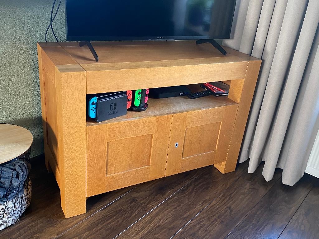 massief eiken TV meubel, Ophalen, Gebruikt, 100 tot 150 cm, Eikenhout