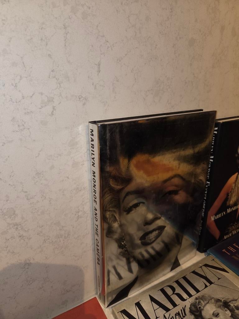 Marilyn Monroe - Verzameling boeken + poster, Boeken, Film, Tv en Media, Ophalen of Verzenden, Zo goed als nieuw, Tv-serie