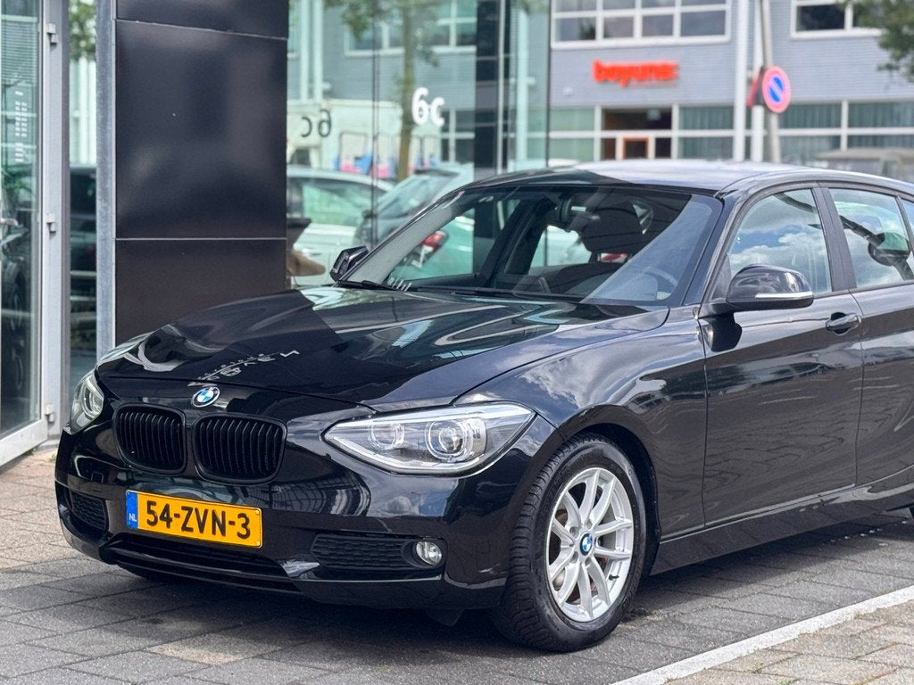 BMW 1-serie 116i Upgrade Edition, Auto's, BMW, 1-Serie, Euro 5, Gebruikt, Zwart