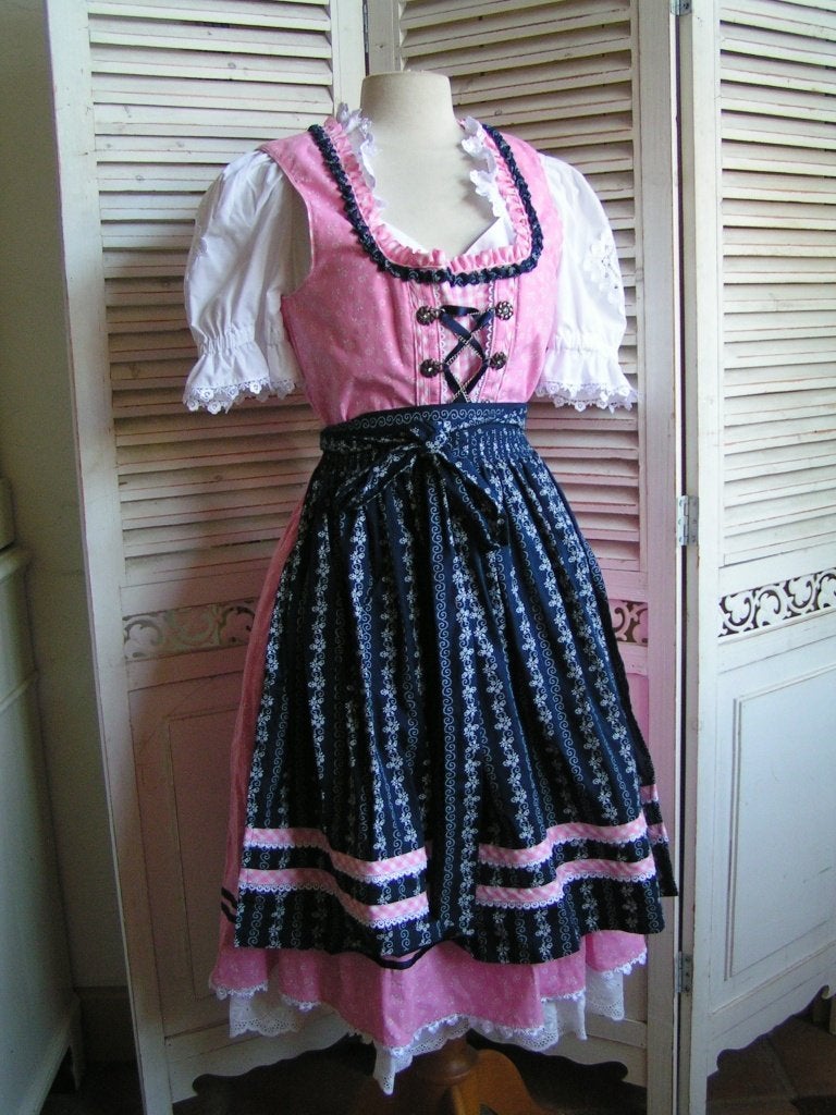 dirndl jurk, schort en blouse maat 42 nr EE 304 ger hester, Verzenden, Maat 42/44 (L), Kleding, Overige thema's