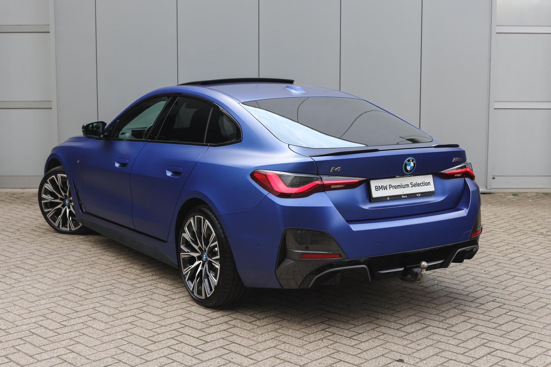 BMW i4 M50 M Sport / Trekhaak / Schuif-Kanteldak / M Sportst, Auto's, Dealer onderhouden, Gebruikt, 520 km, Blauw