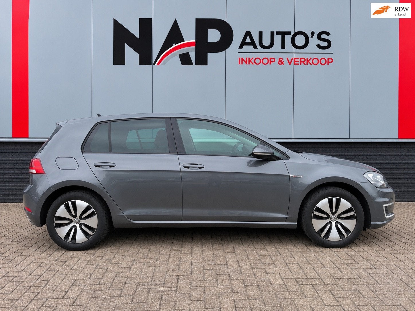 Volkswagen E-Golf E-Golf NAP!, Auto diversen, Automaat, Volkswagen, Elektrisch, Zilver of Grijs