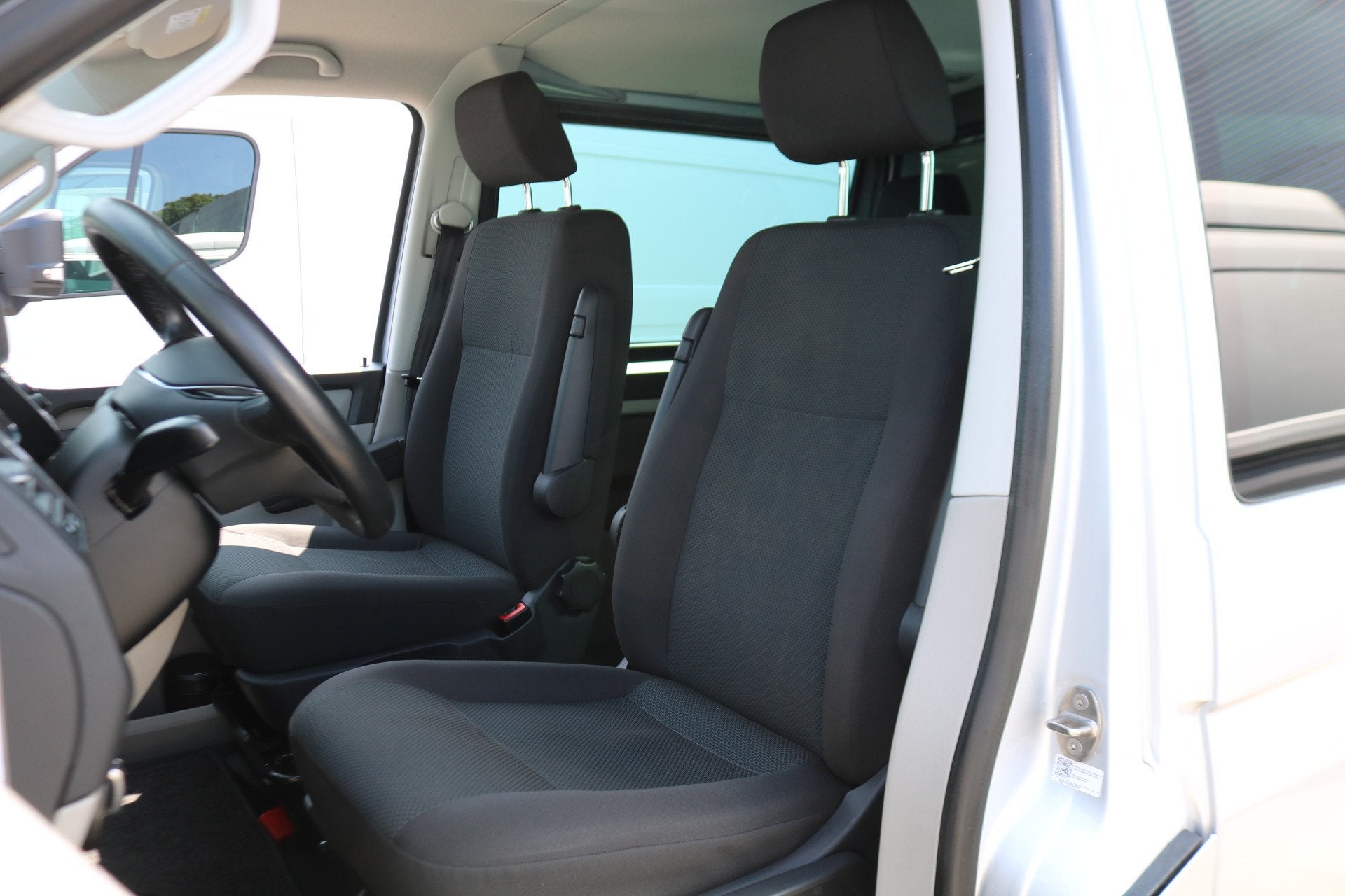 Volkswagen Transporter 2.0 TDI L2 H1 150pk DC 4-Motion Autom, Auto's, Automaat, Stof, Gebruikt, Euro 6