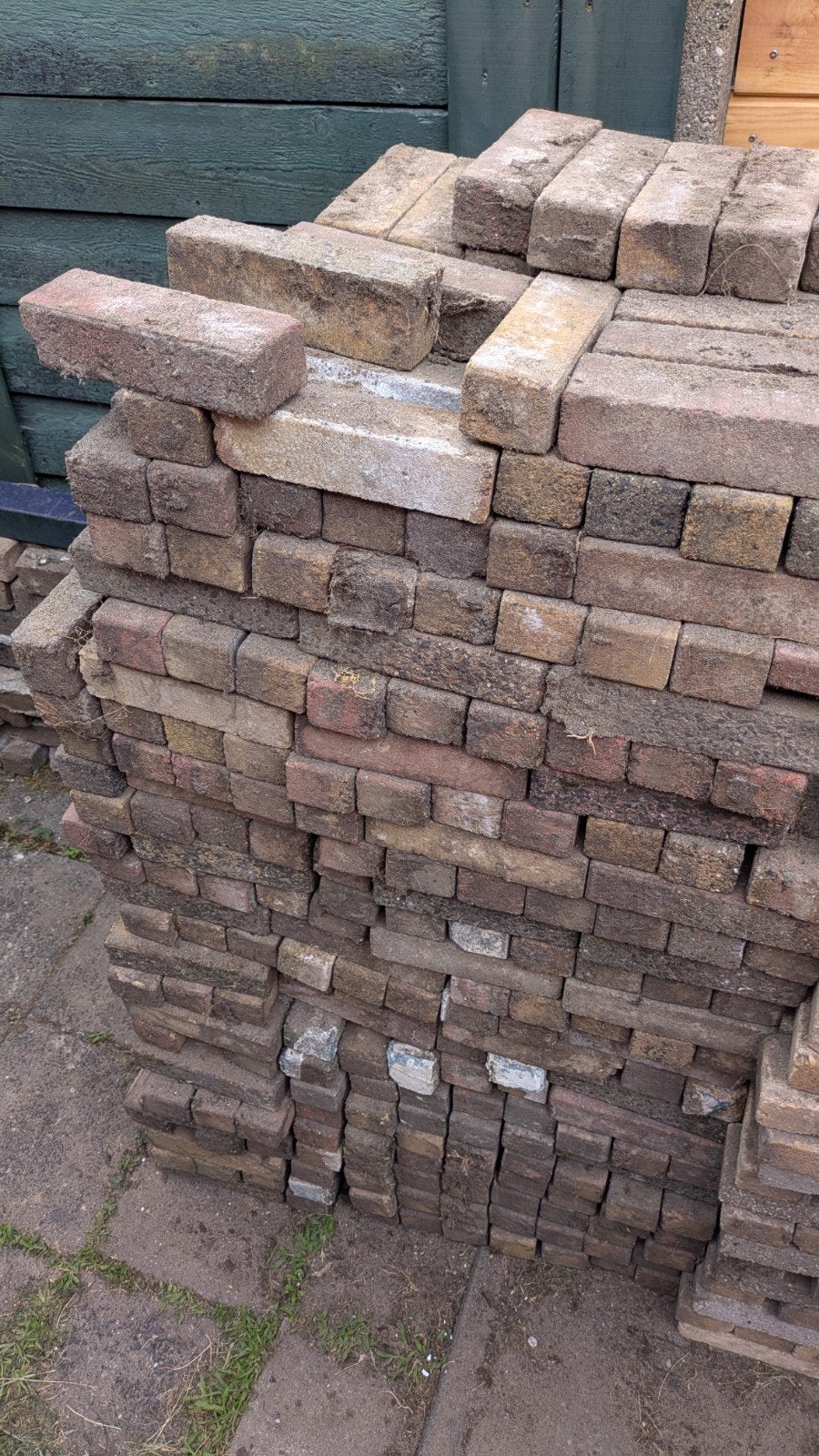 GRATIS Tuin stenen/klinkers zand/roze 20*5*6, Tuin en Terras, Ophalen, Gebruikt, Beton, Klinkers