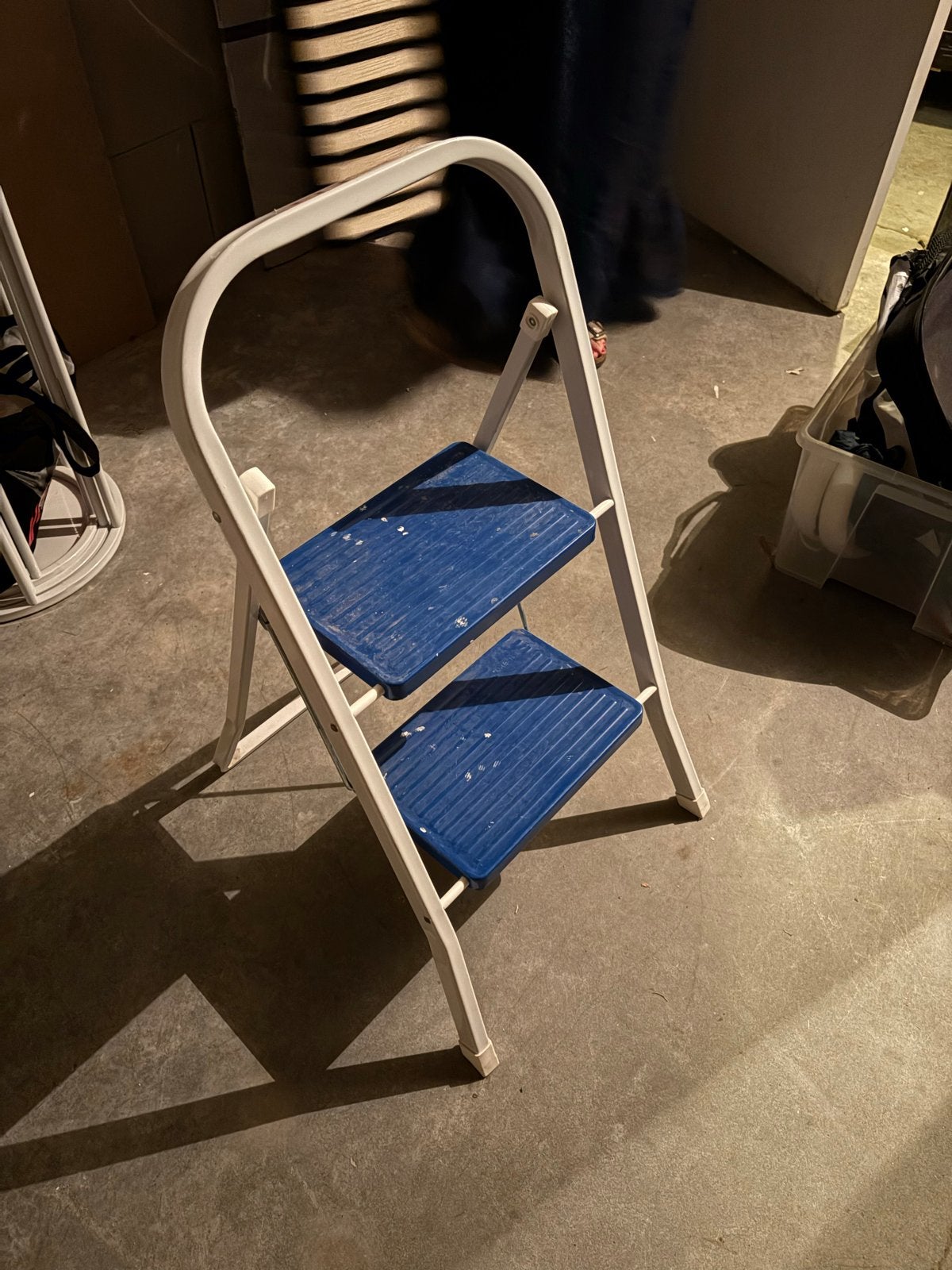 Opvouwbare keukentrap met 2 treden, Gebruikt, Trap, Ophalen of Verzenden, Opvouwbaar of Inschuifbaar