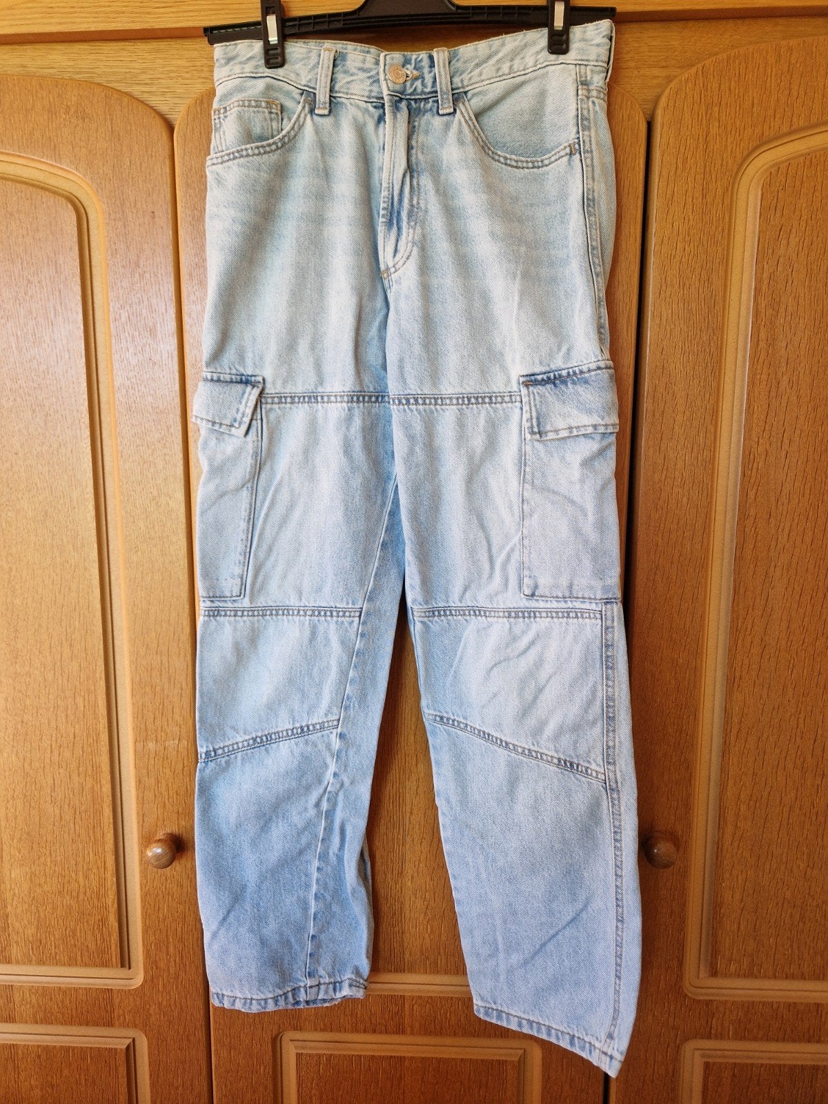 Bershka Cargo Jeans - Lichtblauw - Maat 36, Blauw, W28 - W29 (confectie 36), Gedragen, Bershka