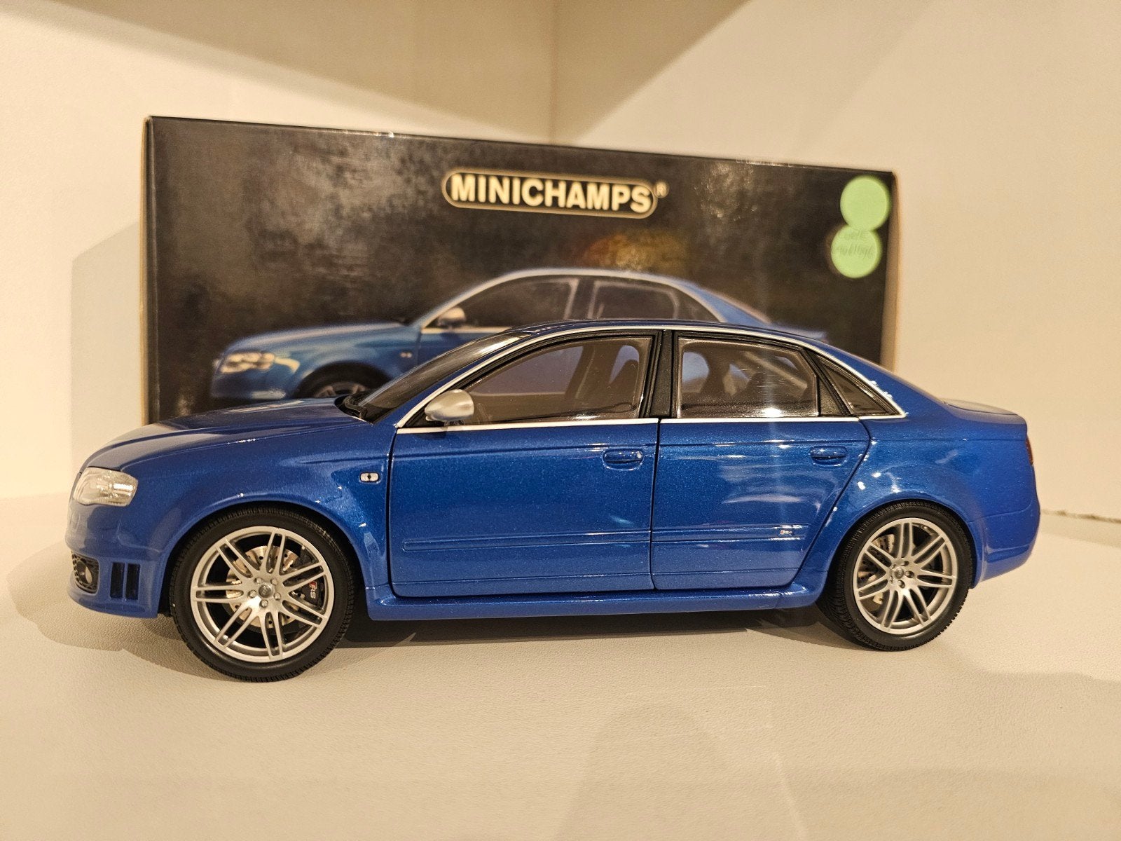 MINICHAMPS AUDI RS4 BLAUW 1:18, Ophalen of Verzenden, Zo goed als nieuw, Auto, MiniChamps