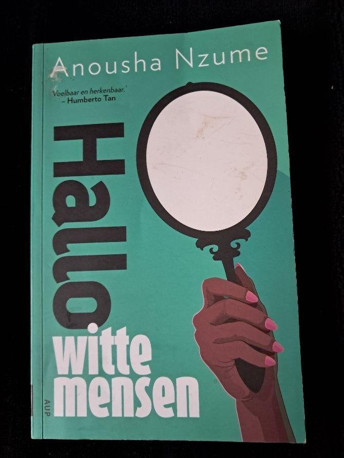 Hallo Witte Mensen : Anousha Nzume nieuw, Boeken, Ophalen of Verzenden, Nieuw