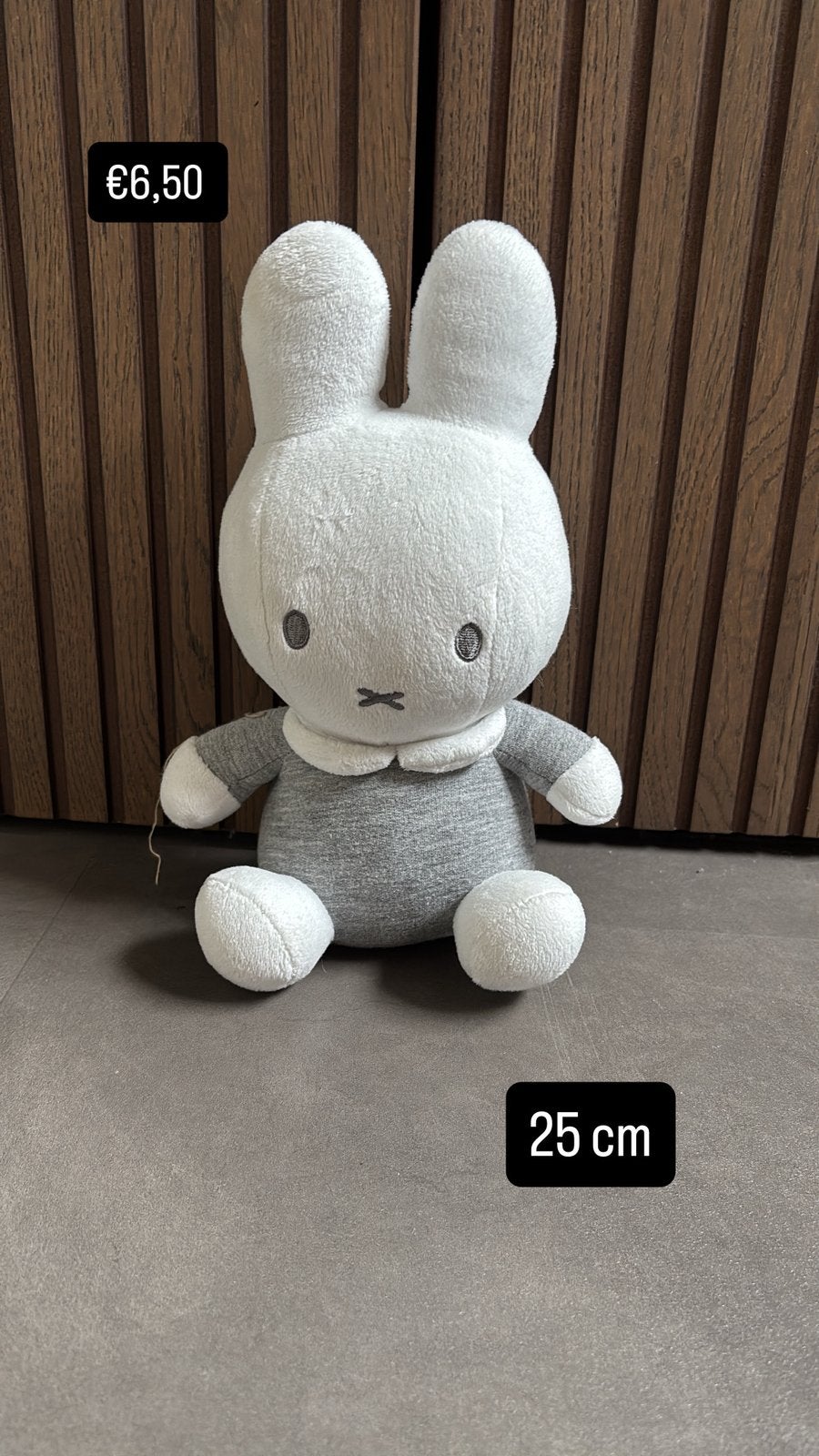 Leuke Nijntje / Miffy knuffel in wit met een grijs shirtje., ., Ophalen of Verzenden, Zo goed als nieuw, .