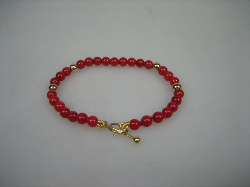 Bloedkoralen Baby armbandje met goud Kapittelstokje, Sieraden, Tassen en Uiterlijk, Kindersieraden, Verzenden, Nieuw, Goud, Armband