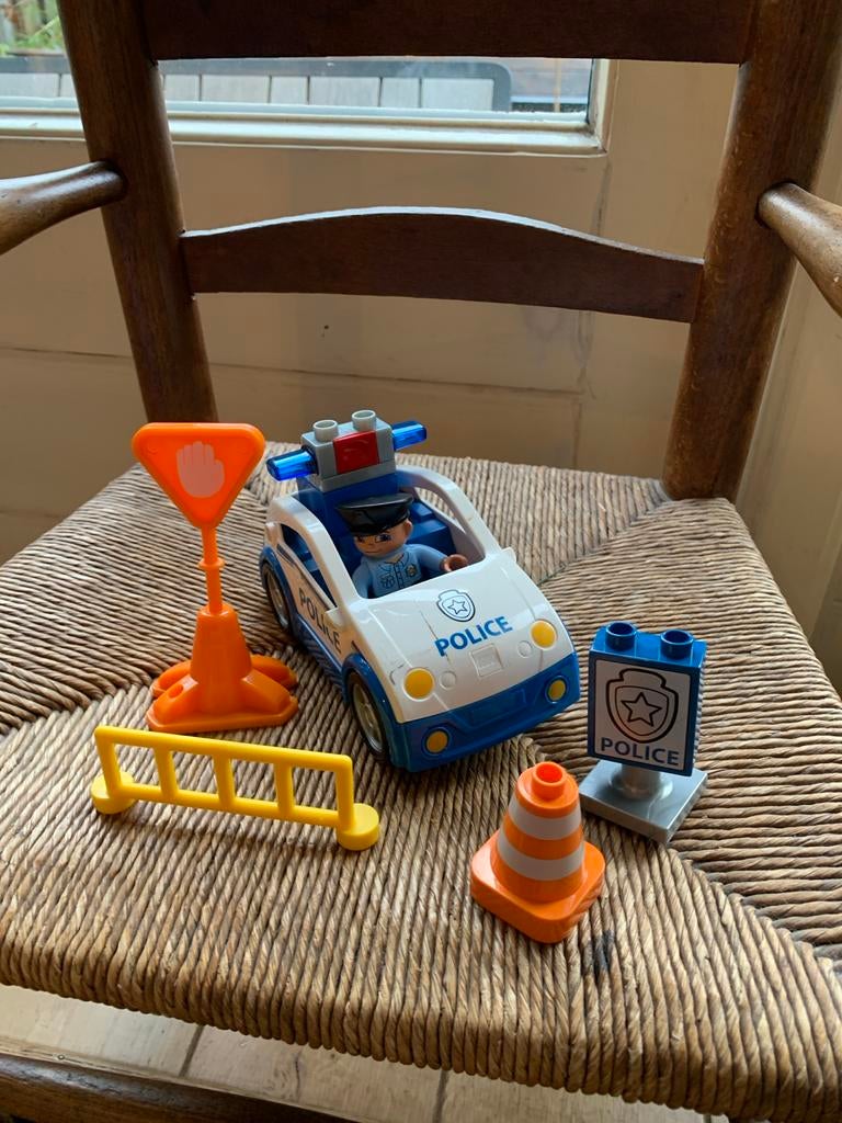 Lego Duplo Politieauto met agent en accessoires, Kinderen en Baby's, Speelgoed | Duplo en Lego, Zo goed als nieuw, Duplo, Complete set