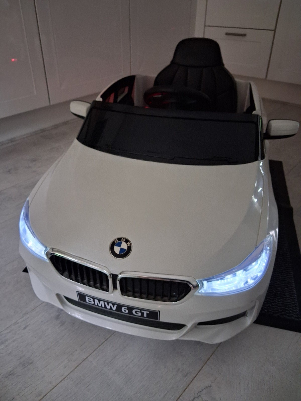Electrische kinderauto BMW 6 GT wit, Ophalen, Gebruikt