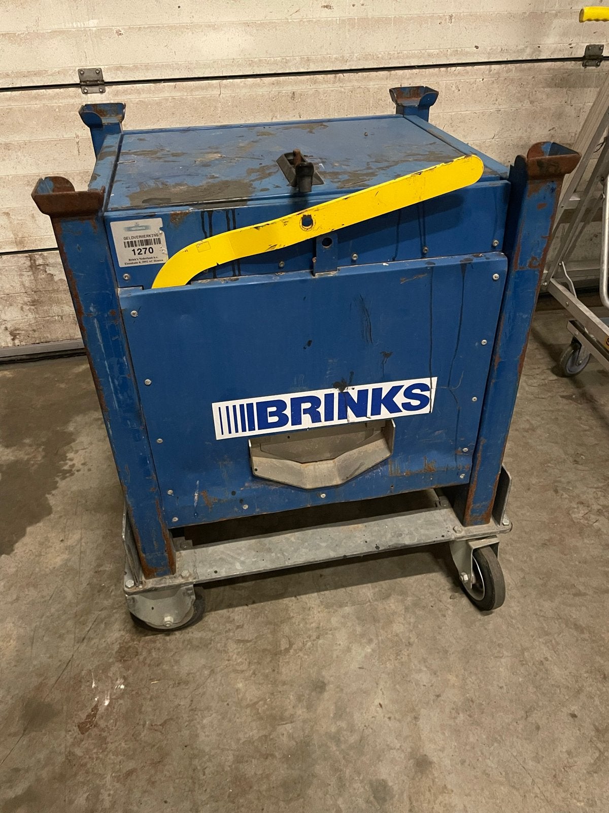 Brink's Geldverwerking Container op wielen of silo, Ophalen