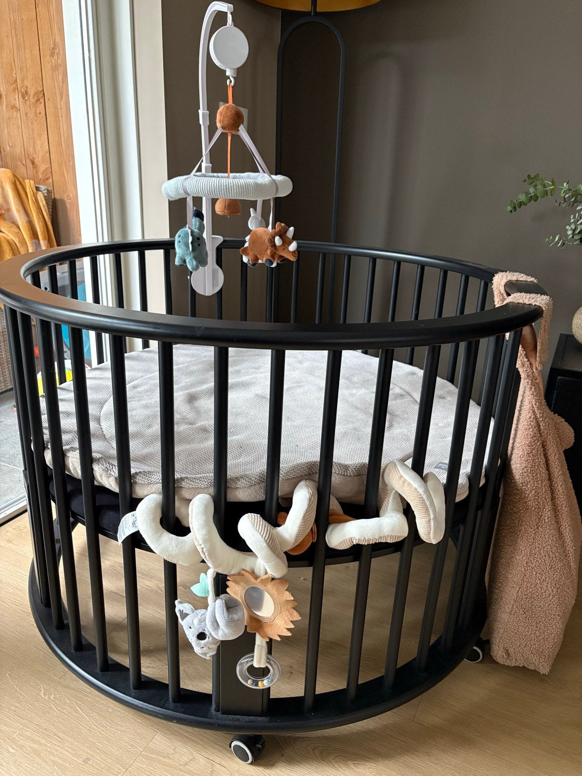Zwarte ronde box van Bopita met Accessoires, Kinderen en Baby's, Boxen, Ophalen, Gebruikt, Rond, Wieltjes