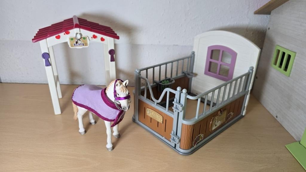 Schleich paard met stal  42368, Ophalen of Verzenden, Zo goed als nieuw