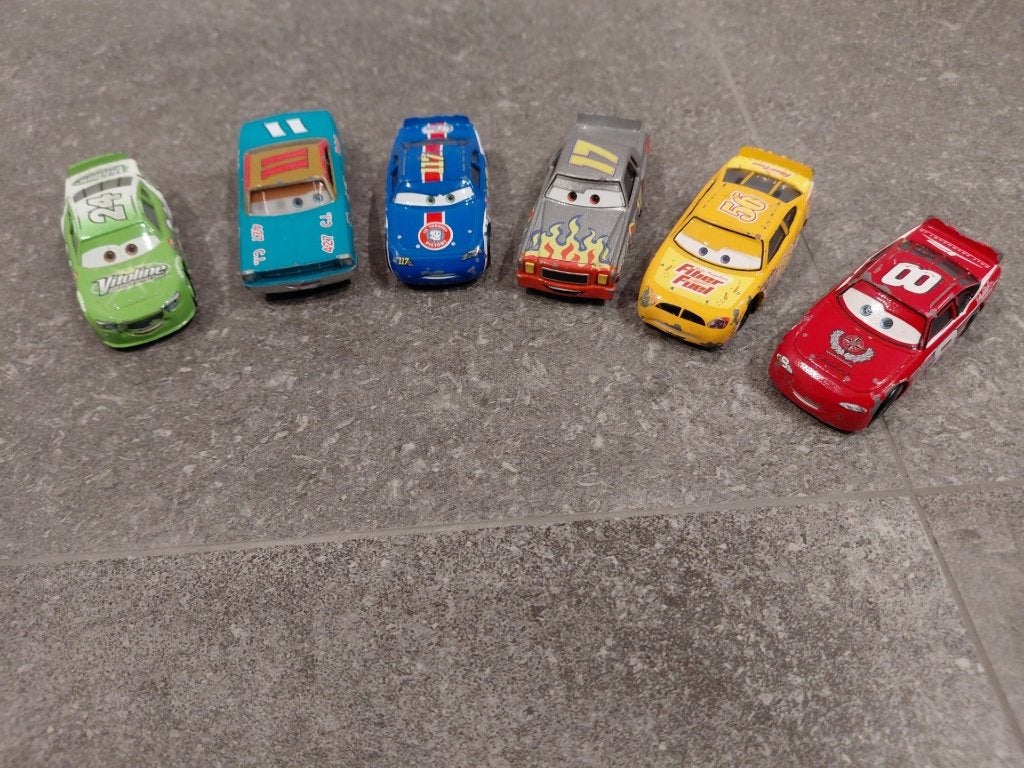Verschillende Piston Cup racers van Cars, Ophalen of Verzenden, Gebruikt