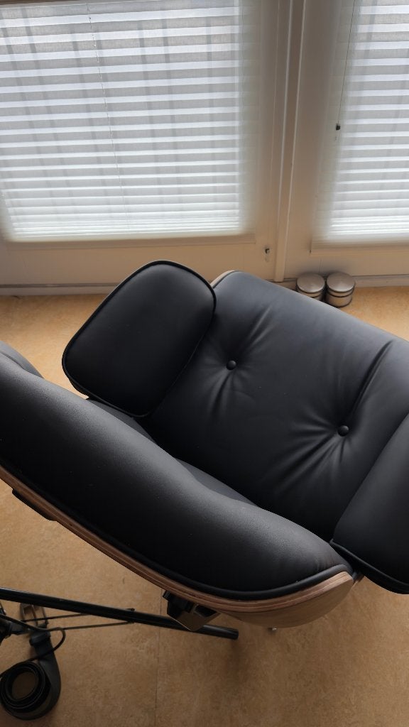 Luxe Eames Lounge Chair Stijl Fauteuil - Zwart Leer & Hout, Huis en Inrichting, Fauteuils, Zo goed als nieuw, Hout, Leer, 75 tot 100 cm