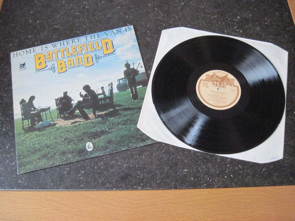 Battlefield Band - Home is where the van is (LP), Gebruikt, 1980 - 1989, Ophalen of Verzenden, Inclusief binnenhoes