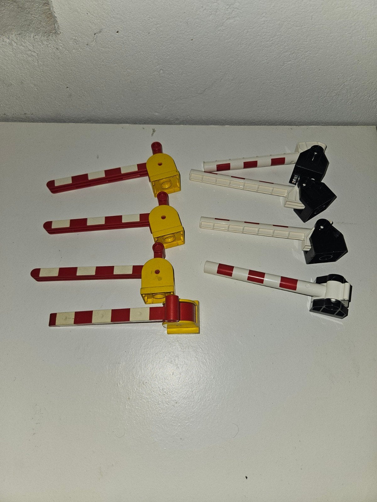 Duplo slagbomen voor treinrails 8 stuks, Ophalen of Verzenden, Duplo