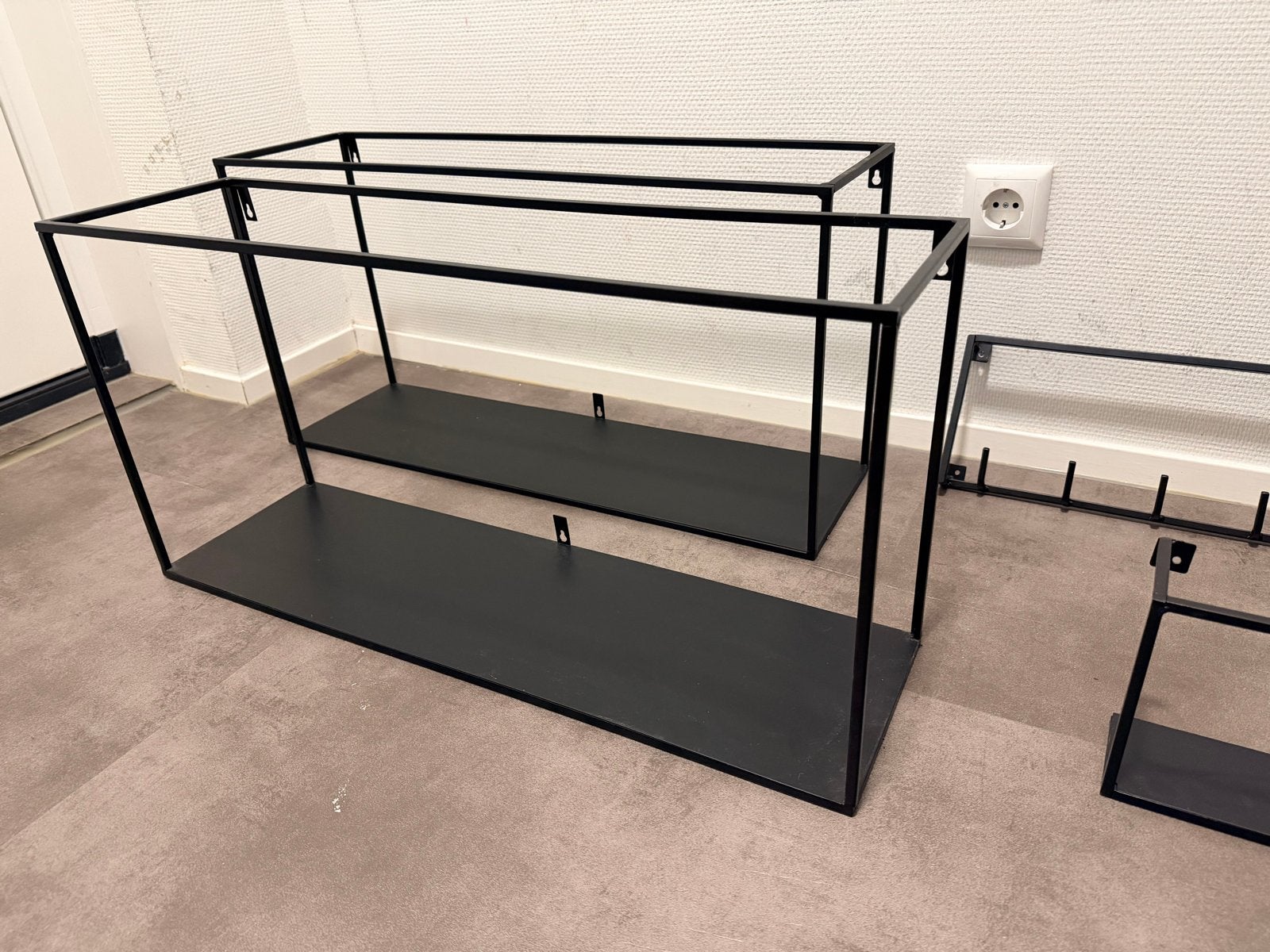3x WOOOD Meert wandplank zwart 35x70x20 cm + Kapstok - ZGAN, Ophalen, Zo goed als nieuw