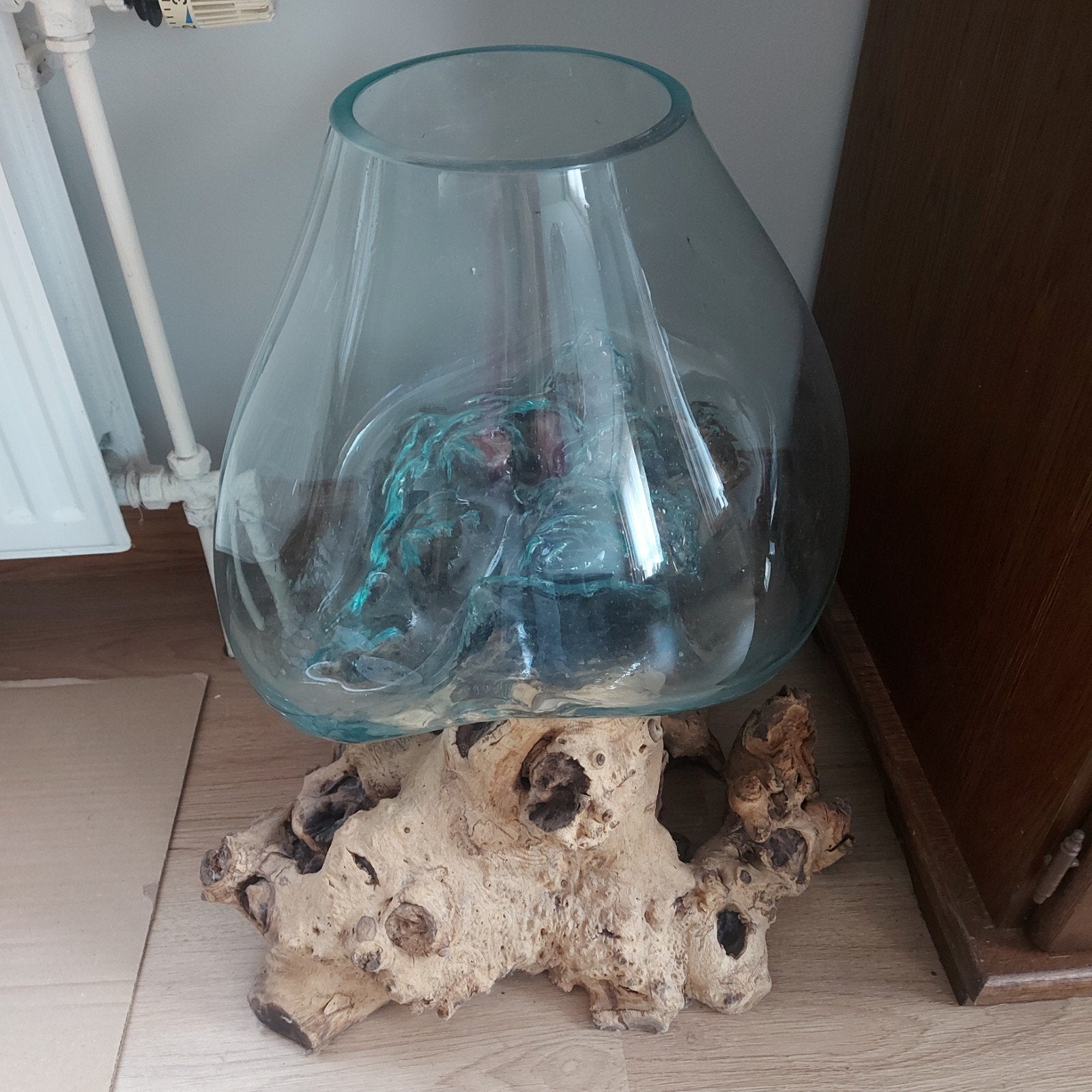 Vaas op houten kleine boomstronk, Ophalen, Zo goed als nieuw, Op voet, Glas
