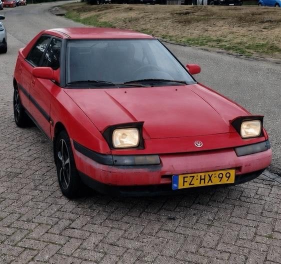 Mazda 323 1.6 I F GLX 16V U9 1993 Rood, Auto's, Voorwielaandrijving, 4 cilinders, Origineel Nederlands, 1200 kg