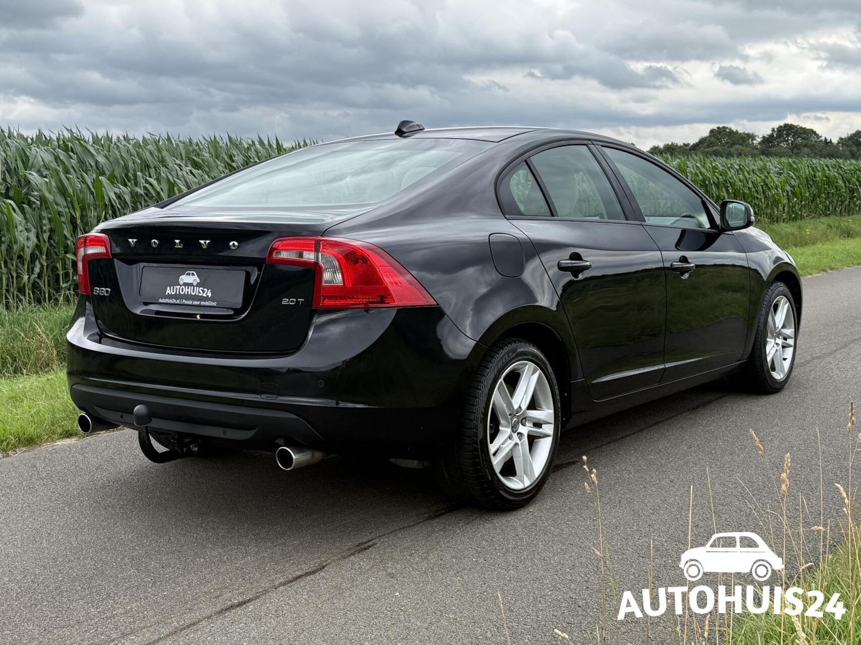 Volvo S60 2.0T Intro Edition NL-AUTO|TREKHAAK|LEDER|NAVI, Euro 5, Beige, 4 cilinders, Met garantie (alle)