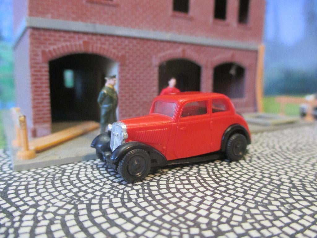 1937 DKW F 7 Limousine - Brekina rood met zwarte spatborden, Ophalen of Verzenden, Zo goed als nieuw, Auto, Brekina