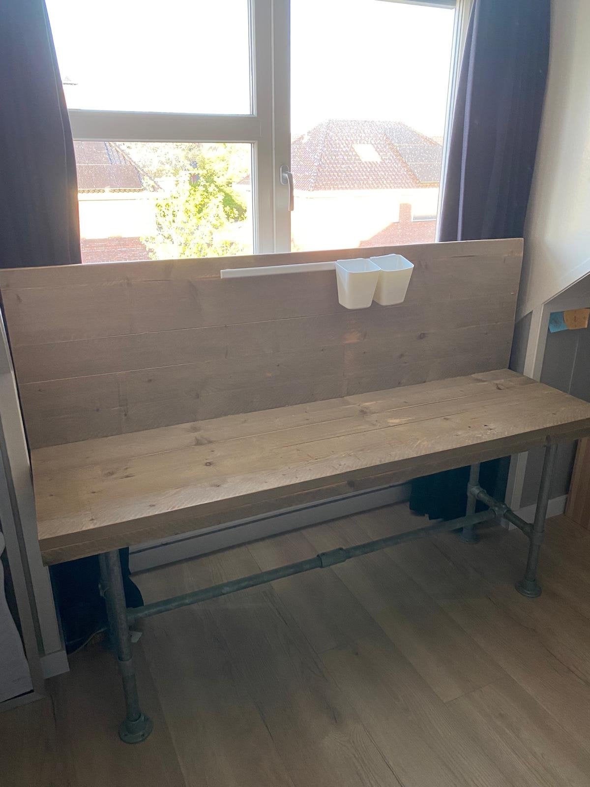 Steigerhouten bankje met industriële poten, Huis en Inrichting, Bureaus, Ophalen, Gebruikt, Hout, Bruin