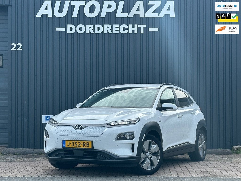 Hyundai Kona EV Premium 64 kWh| SOH 100% | WARMTEPOMP | FASE, Auto's, Hyundai, Automatische klimaatregeling, Gebruikt, Zwart, 174 min
