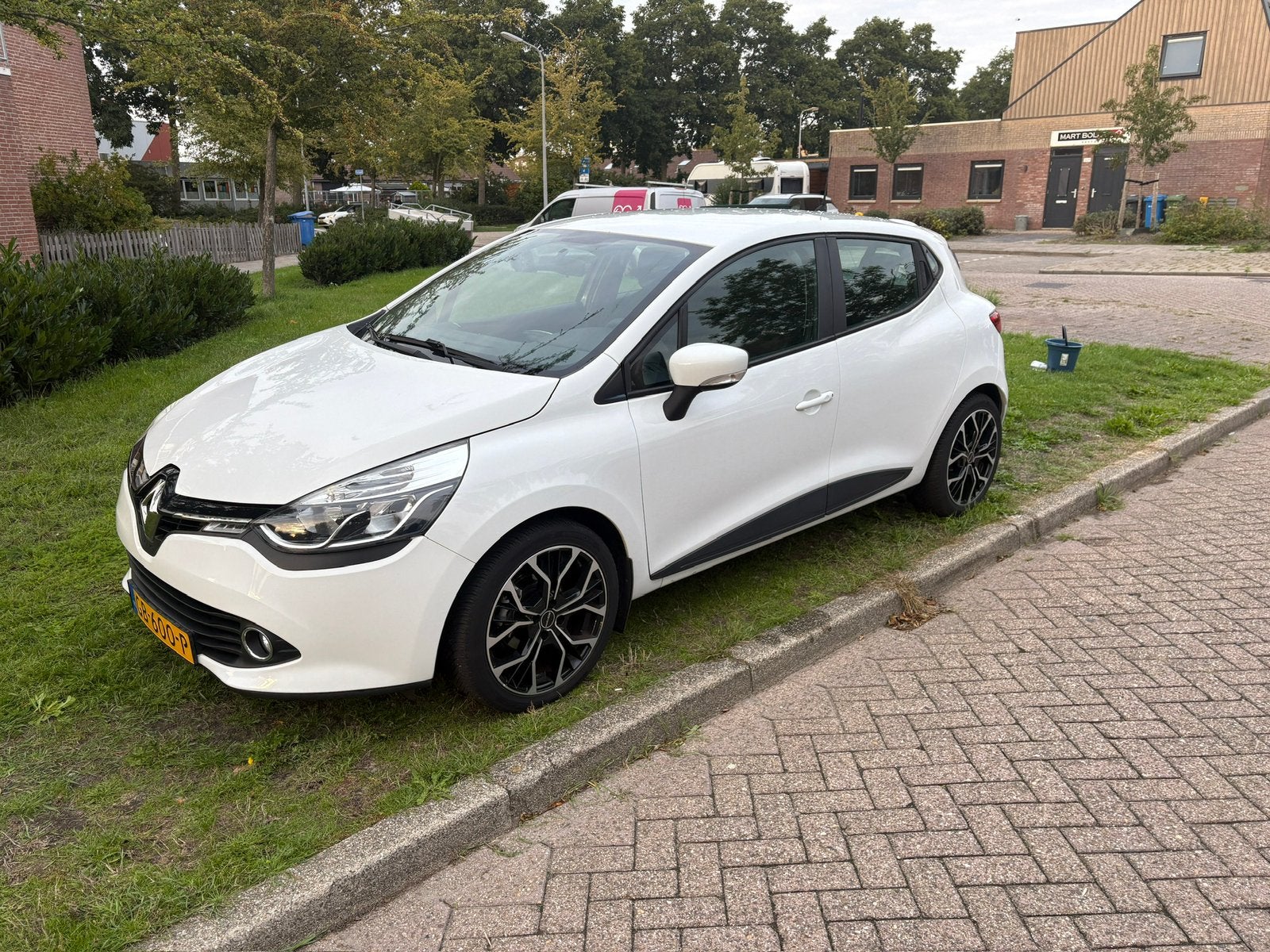 Renault Clio 0.9 TCE 66KW 5-DRS 2015 Wit, Auto's, Voorwielaandrijving, Stof, 40 €/maand, Zwart