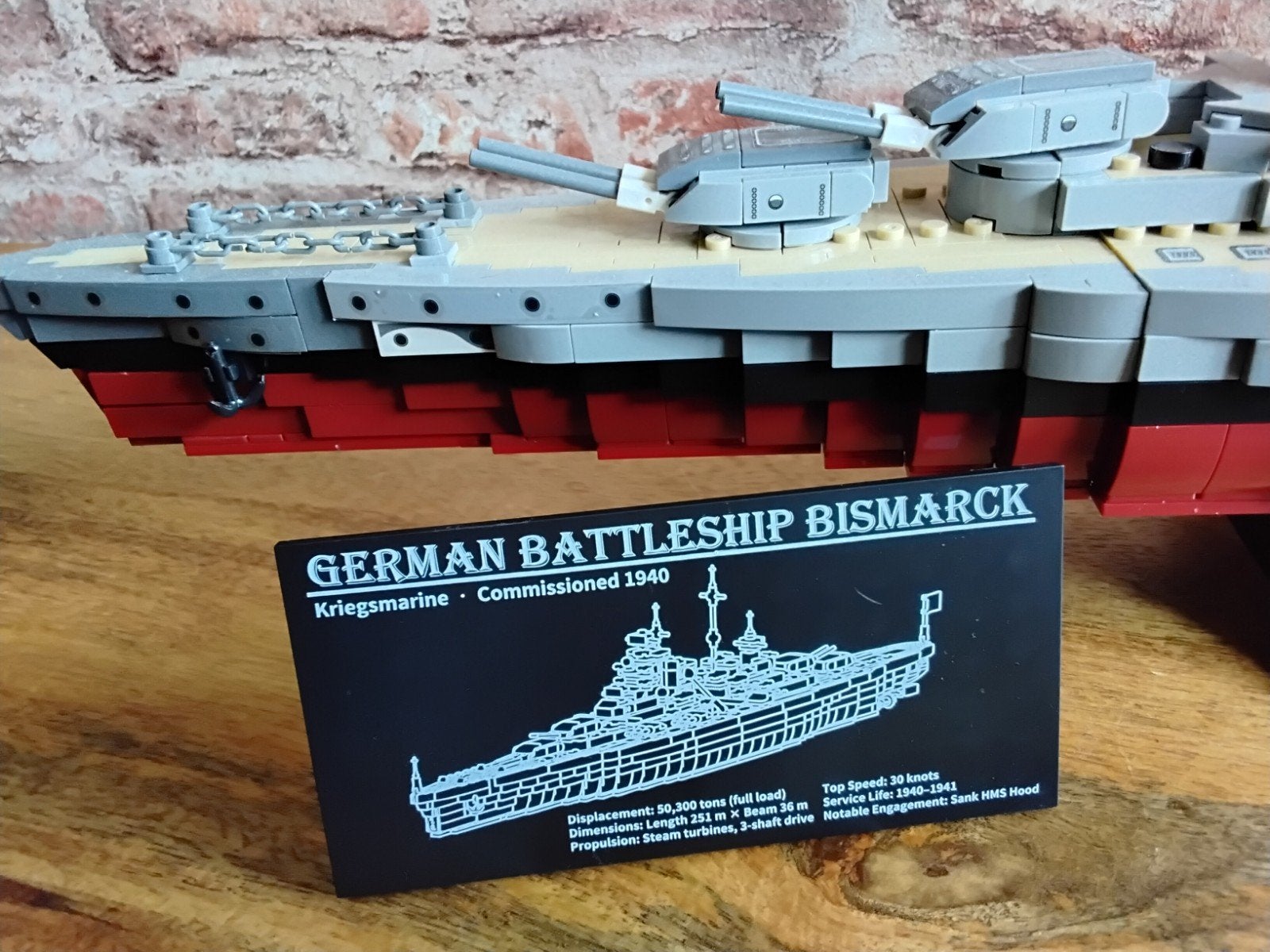 zelfbouw model German Battleschip Bismarck, Ophalen, Zo goed als nieuw