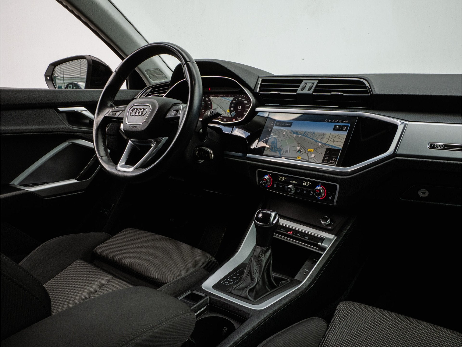 Audi Q3 45 TFSI e 245pk Advanced edition Sportstoelen/ Stoel, Auto's, Stof, Gebruikt, Met garantie (alle), Wit