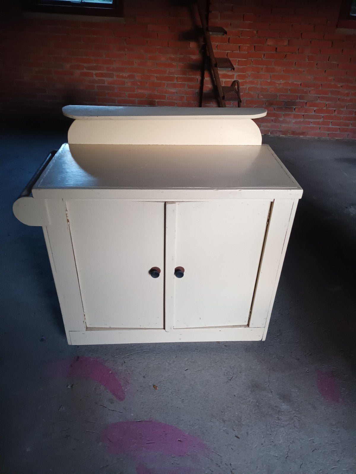 Vintage crème commode/kastje met deuren en handdoekenrekje, Ophalen, Gebruikt