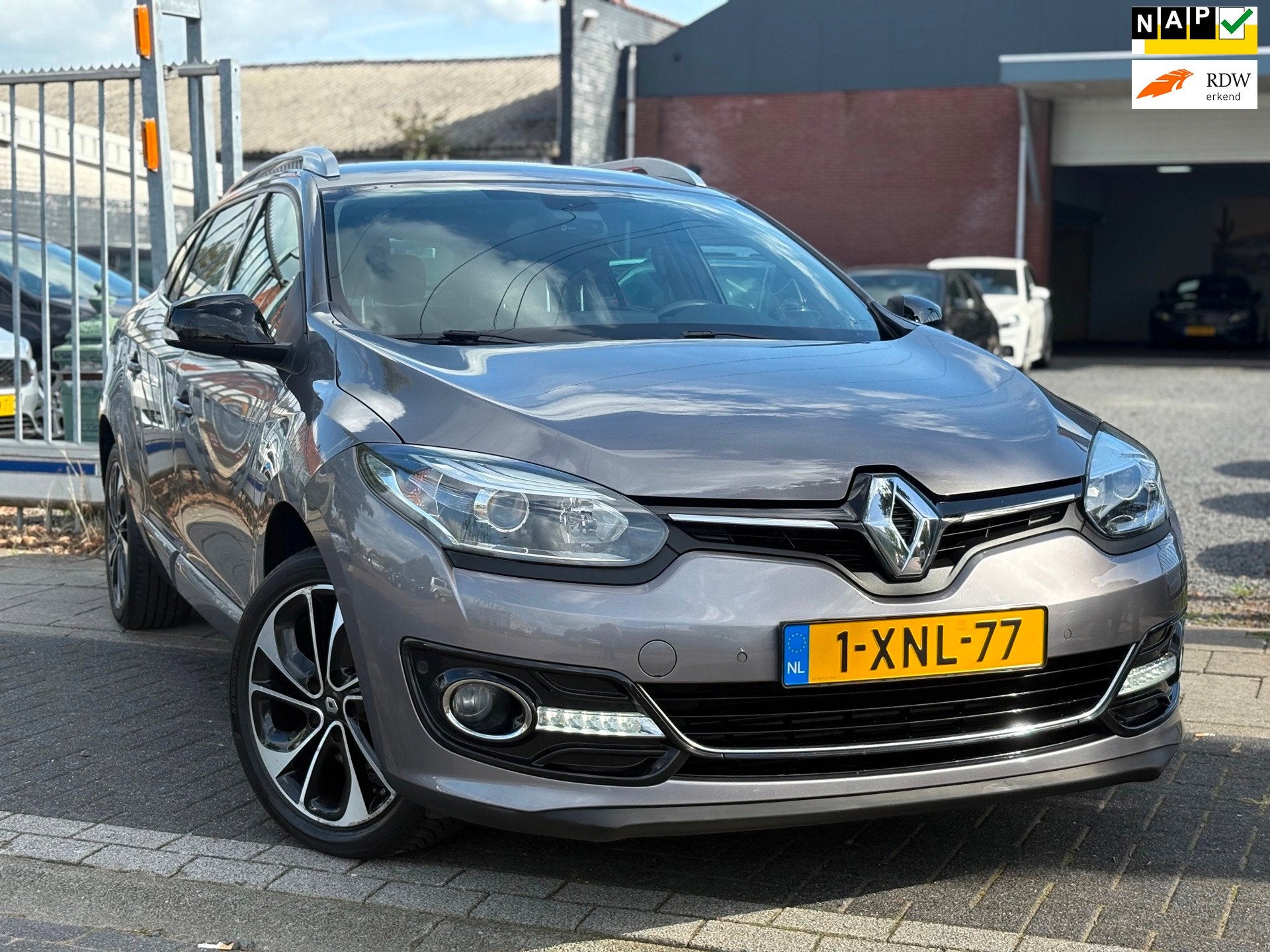 Renault Mégane Estate 1.2 TCe Bose | Automaat | LED | Half, Euro 5, Gebruikt, Zwart, 4 cilinders