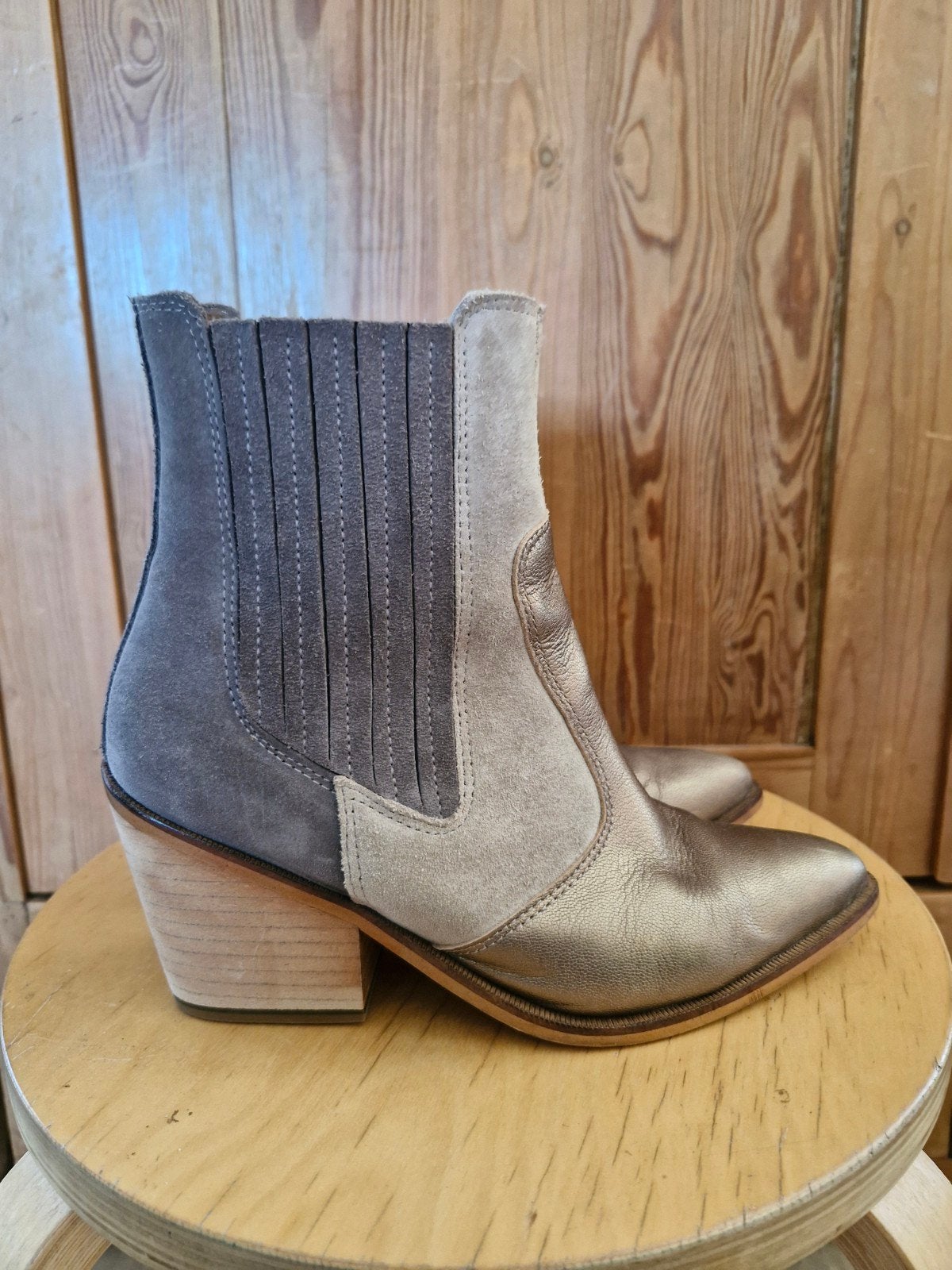 DWARS cowboylaars laarsje leer suède nieuwe hak mt 39 ZGAN, Overige kleuren, Lage of Enkellaarzen, Ophalen of Verzenden, Zo goed als nieuw