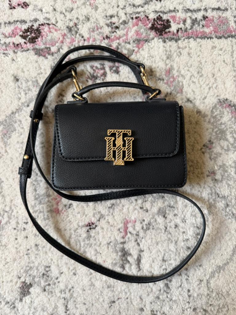Tommy Hilfiger crossbody kleine handtas nieuw, Ophalen of Verzenden, Zo goed als nieuw, Zwart, Handtas