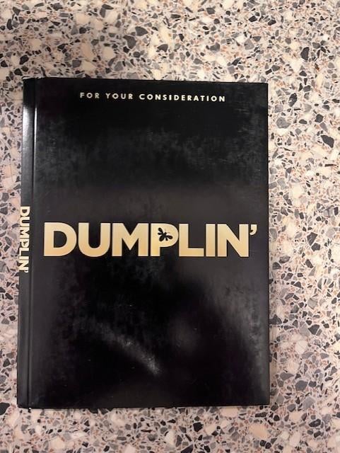 Dumplin' (Jennifer Aniston), Alle leeftijden, Ophalen of Verzenden, Zo goed als nieuw