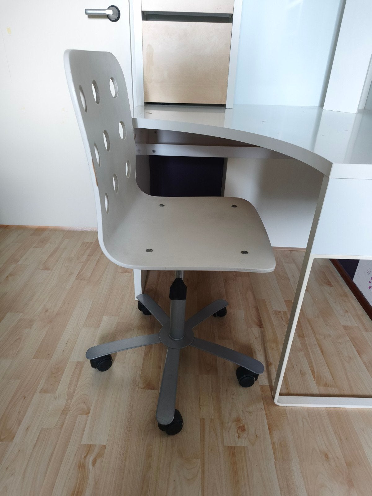 IKEA Micke Hoekbureau + bureaustoel. Wit met Opbergruimte, Huis en Inrichting, Bureaus, Gebruikt, Hoekbureau, IKEA, Modern, Spaanplaat of MDF