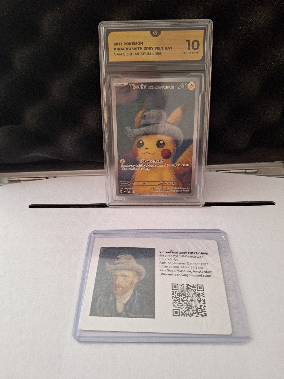 Pikachu Grey Felt Hat SVP 085 Pokémon x Van Gogh. 10 & 2x9, Ophalen of Verzenden, Nieuw, Meerdere kaarten
