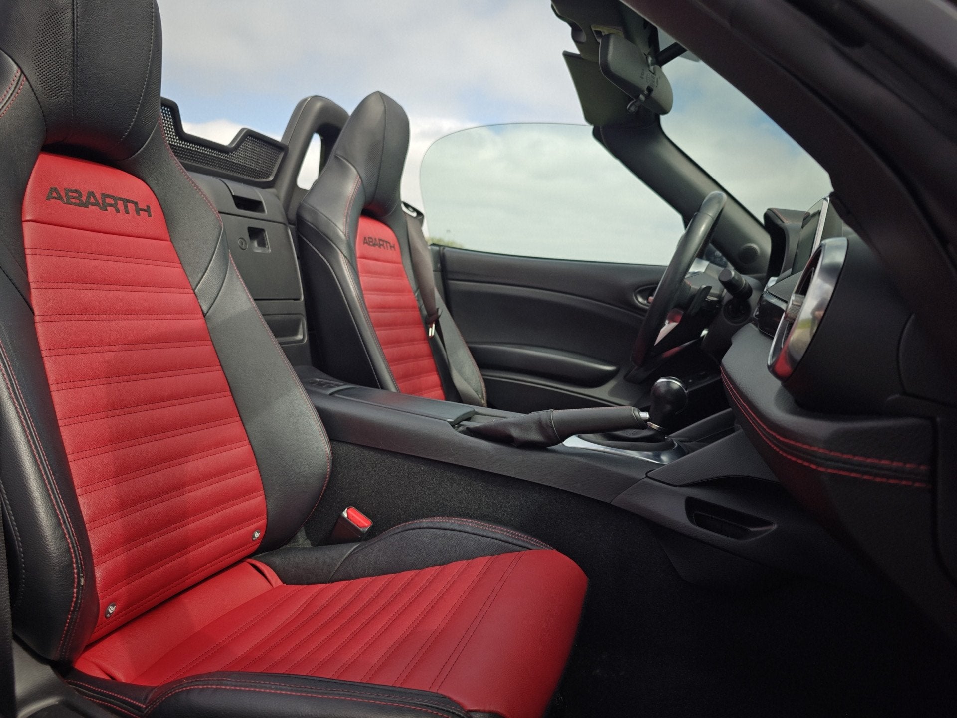 Abarth 124 Spider 170PK Automaat | LED | Bose | Perfect onde, Automaat, Dealer onderhouden, Gebruikt, Zwart