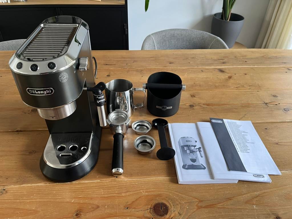De’Longhi espresso apparaat zwart complete set, Witgoed en Apparatuur, Koffiezetapparaten, Ophalen of Verzenden, Zo goed als nieuw