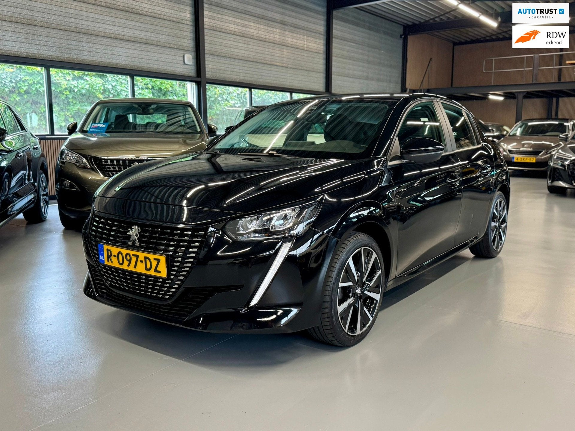 Peugeot 208 1.2 PureTech Active Led l 17'' l Carplay l, Auto's, Voorwielaandrijving, Dealer onderhouden, Euro 6, 1199 cc