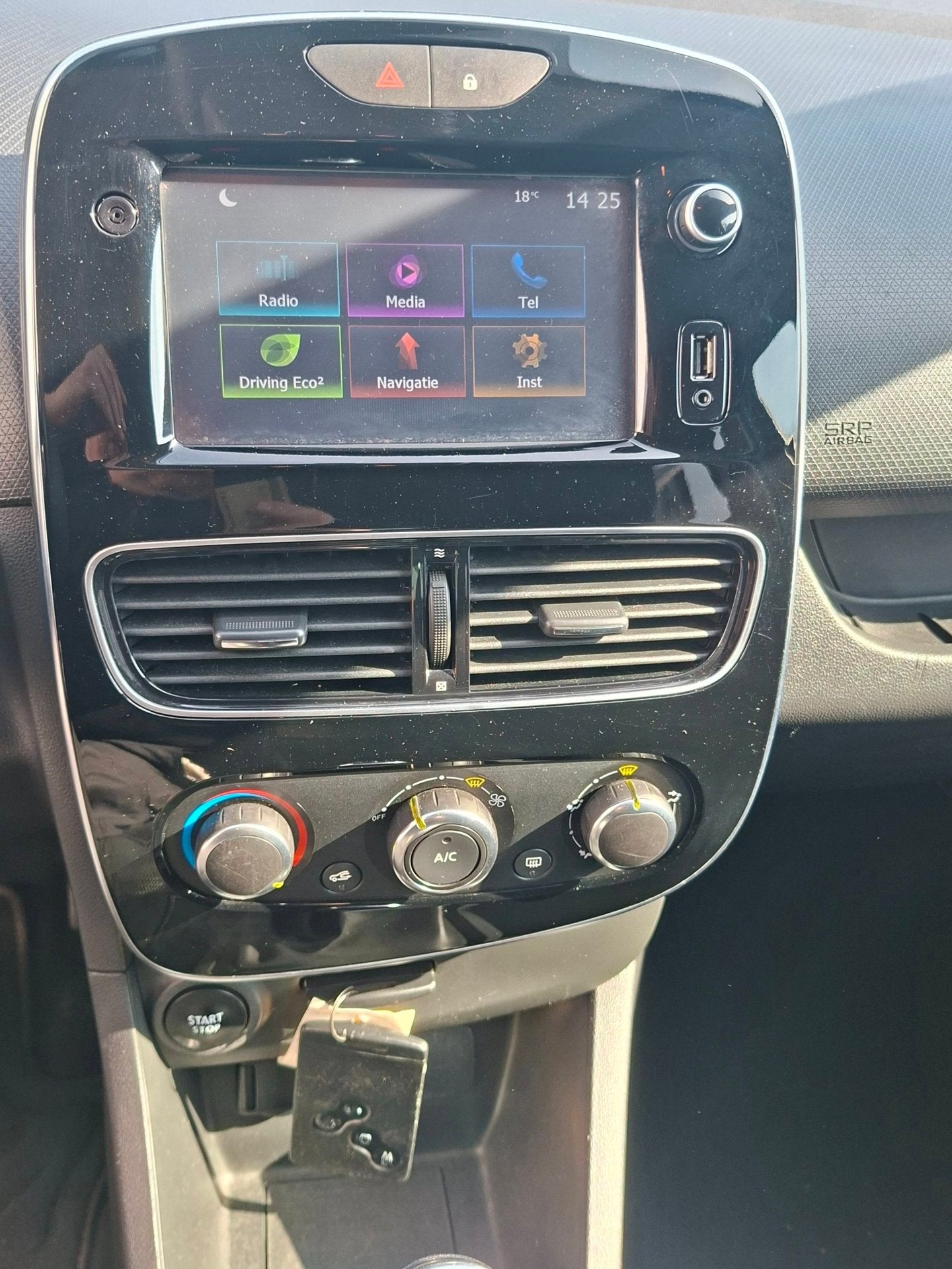 Foto 7 van Renault Clio 0.9 TCe Limited PDC Navi Airco Cruise Isofix