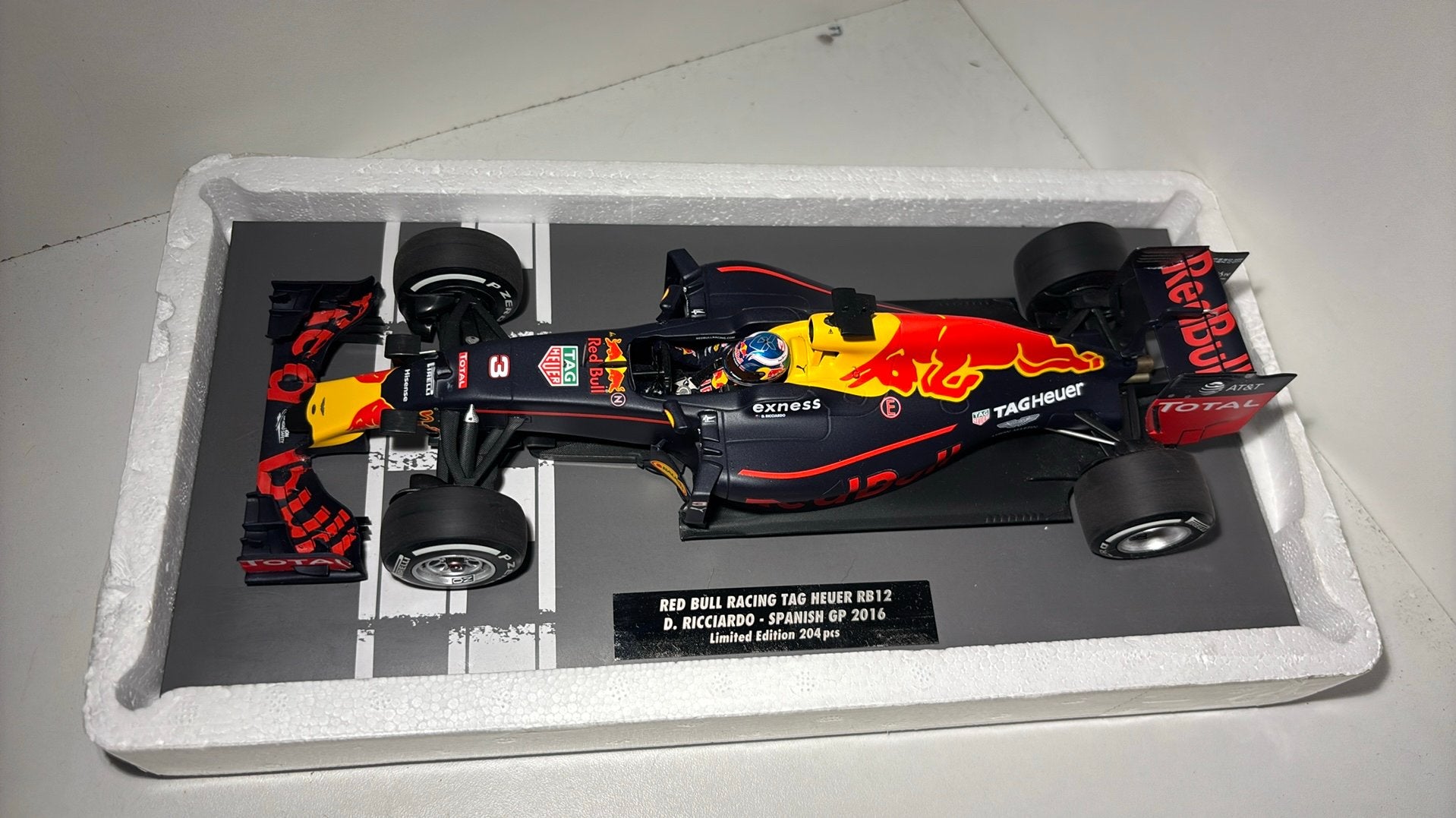 F1 red bull rb12 d.ricciardo spanish 2016 minichamps 1.18, Hobby en Vrije tijd, Modelauto's | 1:18, Ophalen of Verzenden, MiniChamps